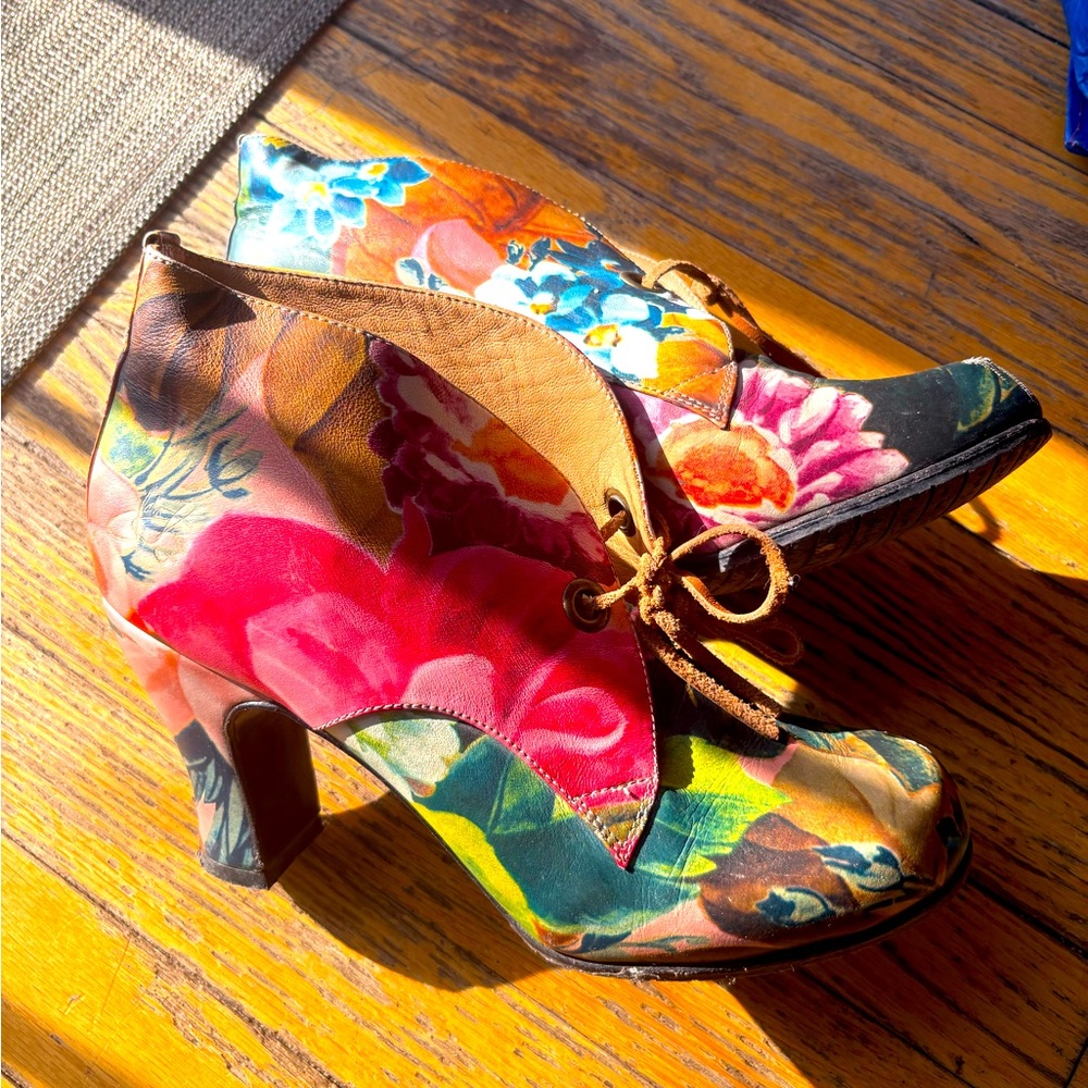 Fluevog rare floral boots